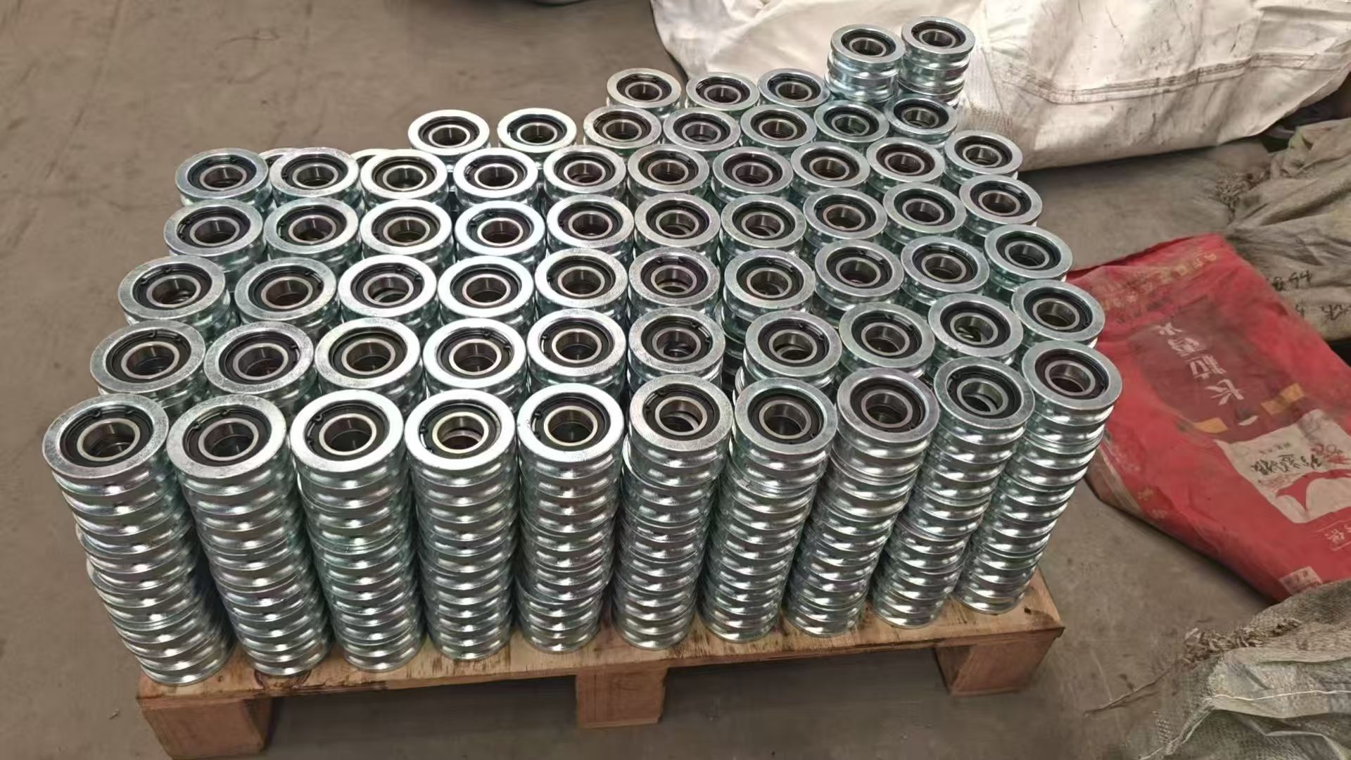 门滚轮类部件托盘备货